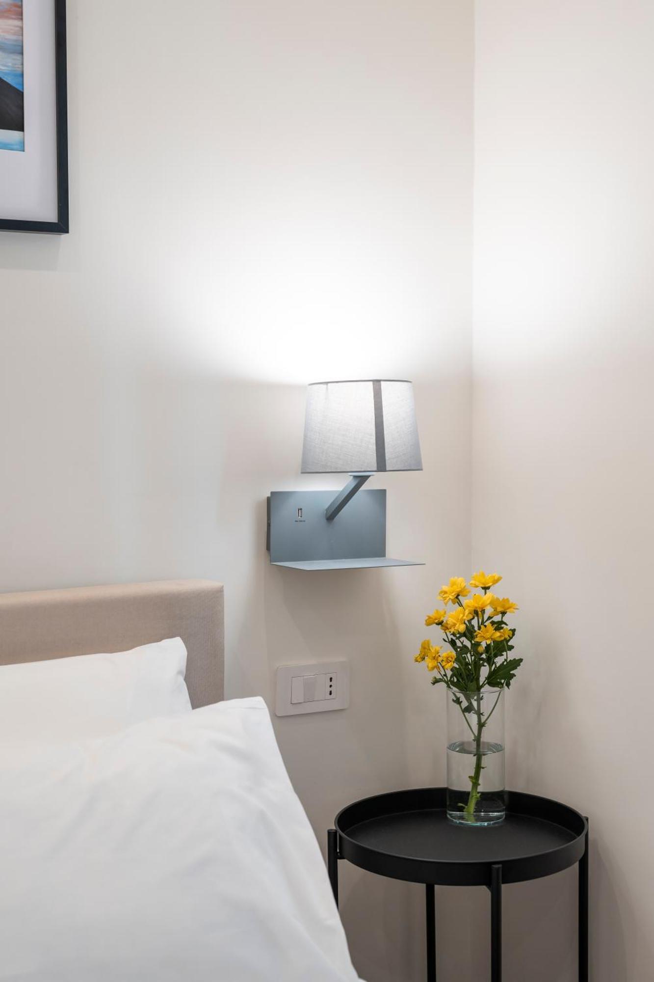 Well Suites - Piazza Dei Martiri Naples Exterior photo